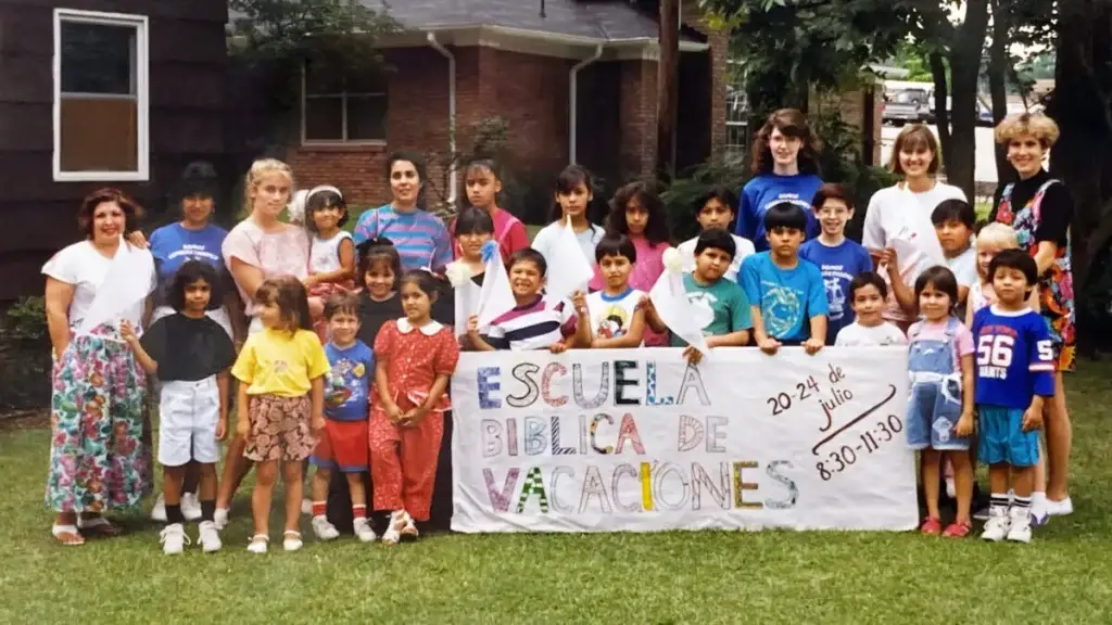 Hispanic children going to church in 1992
